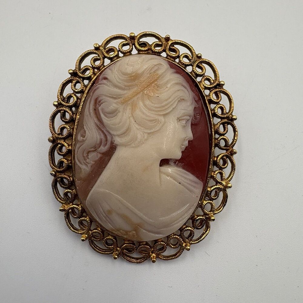Vintage Resin Cameo Gold Tone Pin Brooch With Clip On Earrings - Picture 3 of 5